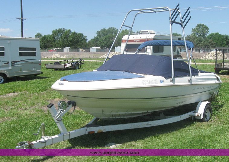 image for item 3995 1998 Bayliner Capri 1750 LS 18' ski boat