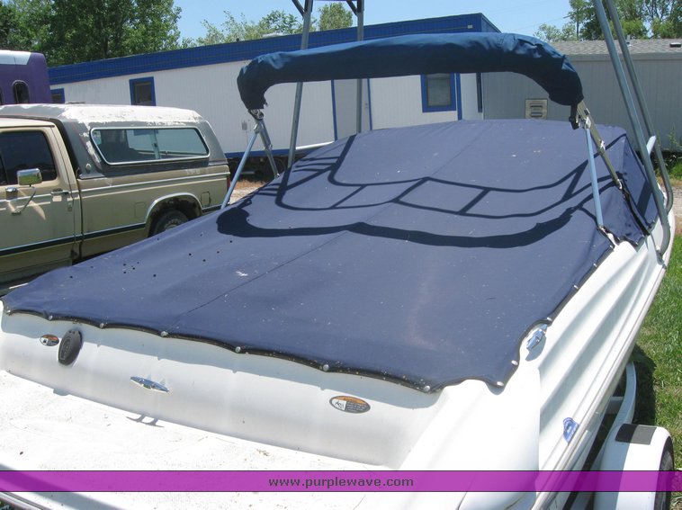 image for item 3995 1998 Bayliner Capri 1750 LS 18' ski boat