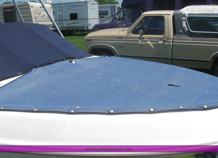 image for item 3995 1998 Bayliner Capri 1750 LS 18' ski boat