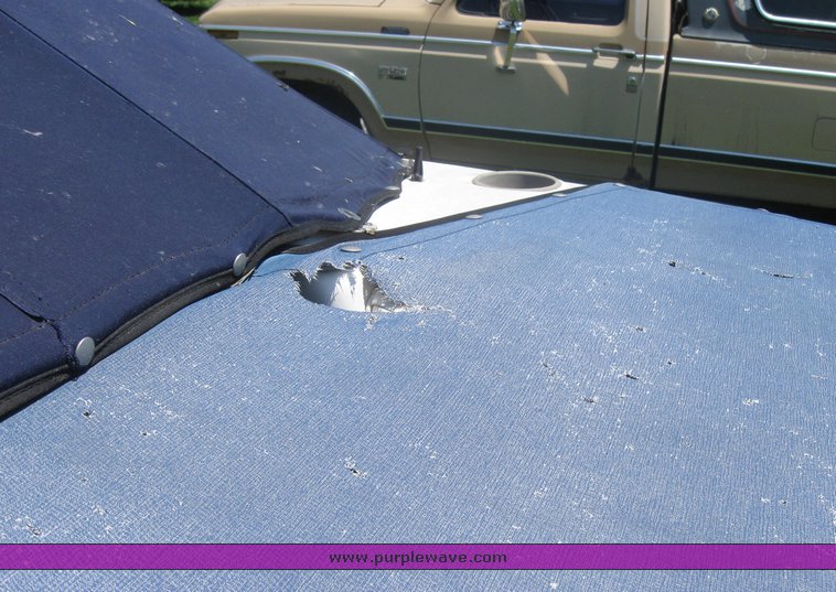 image for item 3995 1998 Bayliner Capri 1750 LS 18' ski boat