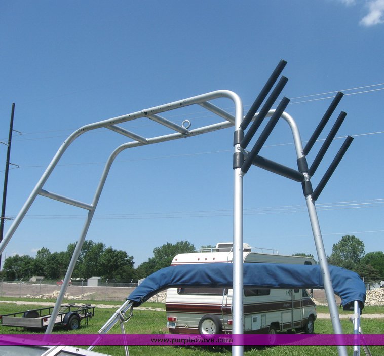 image for item 3995 1998 Bayliner Capri 1750 LS 18' ski boat