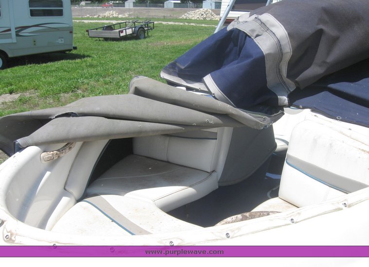 image for item 3995 1998 Bayliner Capri 1750 LS 18' ski boat