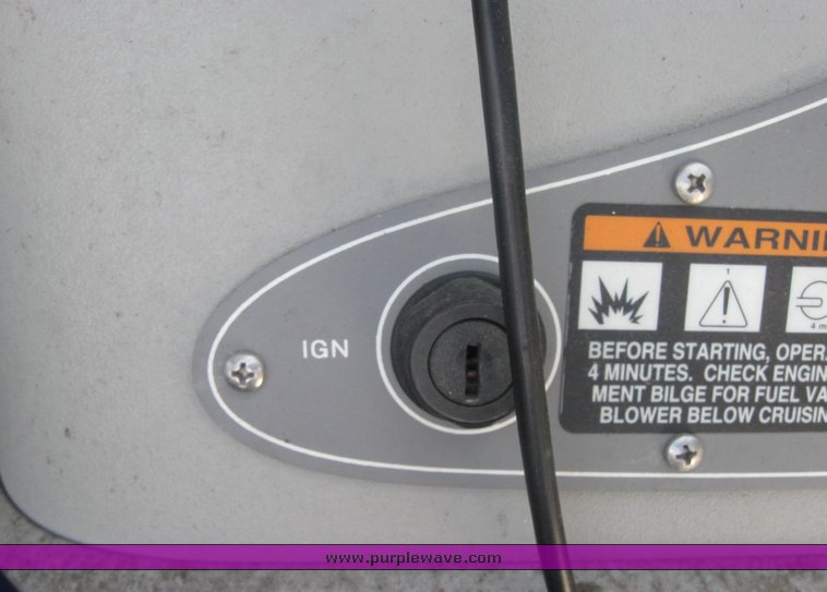 image for item 3995 1998 Bayliner Capri 1750 LS 18' ski boat