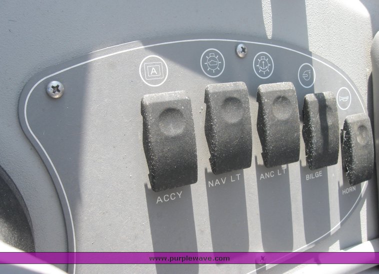 image for item 3995 1998 Bayliner Capri 1750 LS 18' ski boat