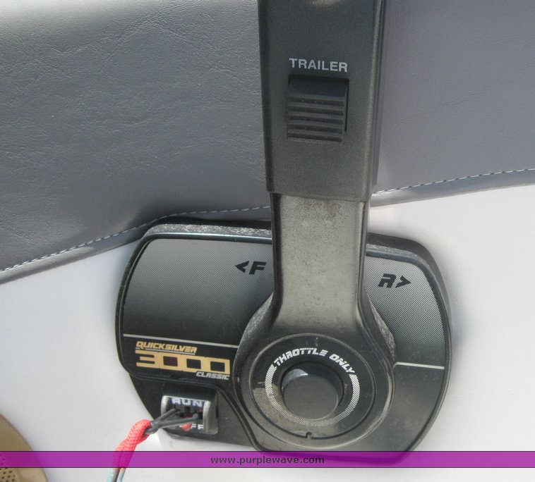 image for item 3995 1998 Bayliner Capri 1750 LS 18' ski boat