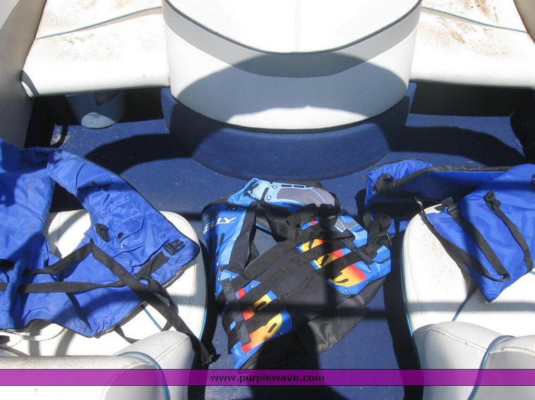 image for item 3995 1998 Bayliner Capri 1750 LS 18' ski boat