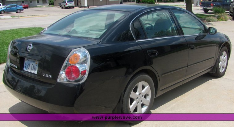 image for item 4611 2004 Nissan Altima