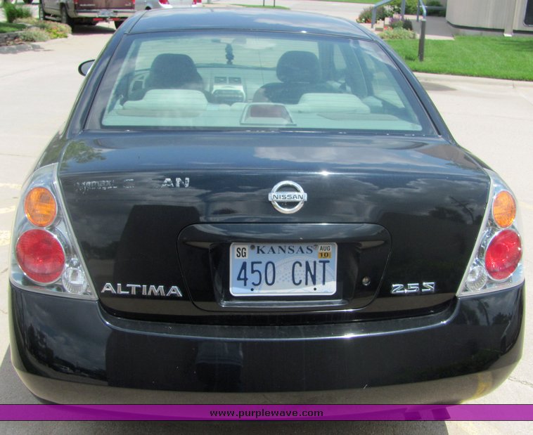 image for item 4611 2004 Nissan Altima