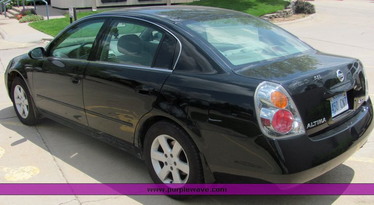 image for item 4611 2004 Nissan Altima