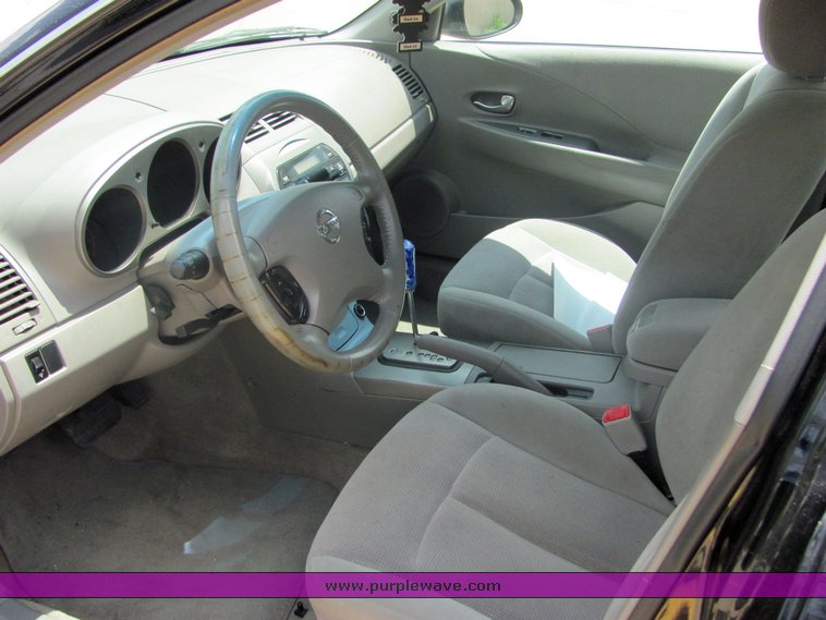image for item 4611 2004 Nissan Altima