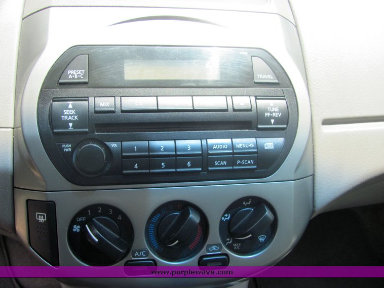 image for item 4611 2004 Nissan Altima