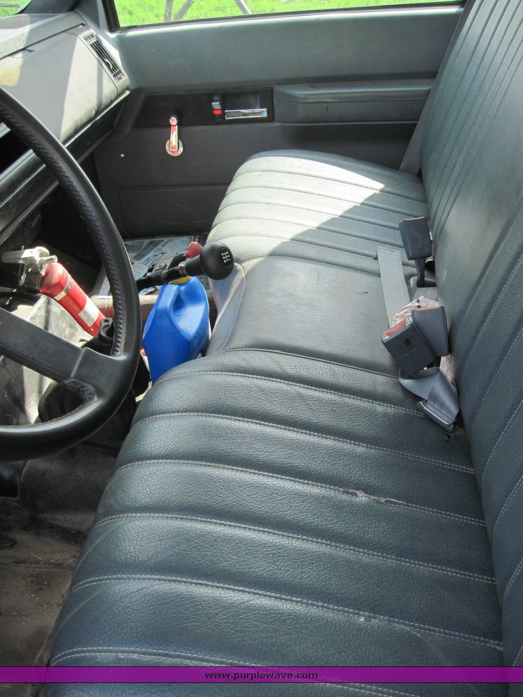 image for item 4715 1994 GMC Topkick C7H042 box truck