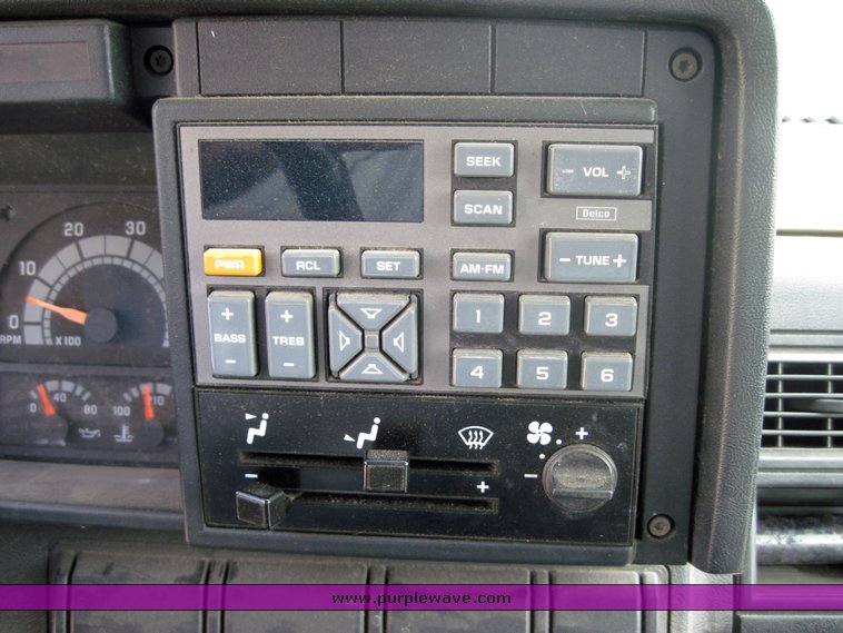 image for item 4715 1994 GMC Topkick C7H042 box truck