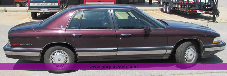 image for item 6096 1993 Buick Park Avenue