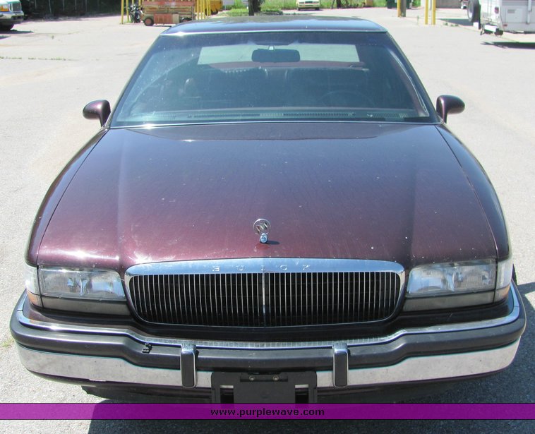 image for item 6096 1993 Buick Park Avenue