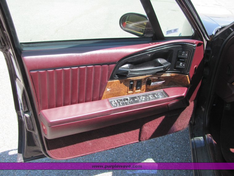 image for item 6096 1993 Buick Park Avenue