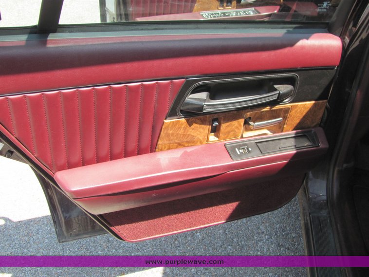 image for item 6096 1993 Buick Park Avenue