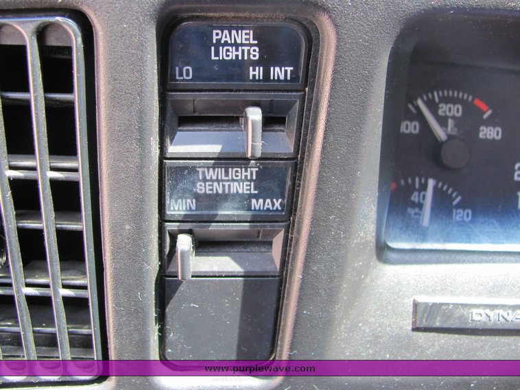 image for item 6096 1993 Buick Park Avenue