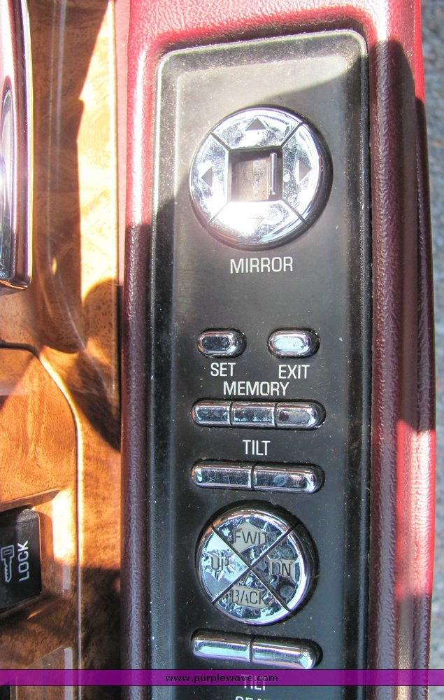 image for item 6096 1993 Buick Park Avenue