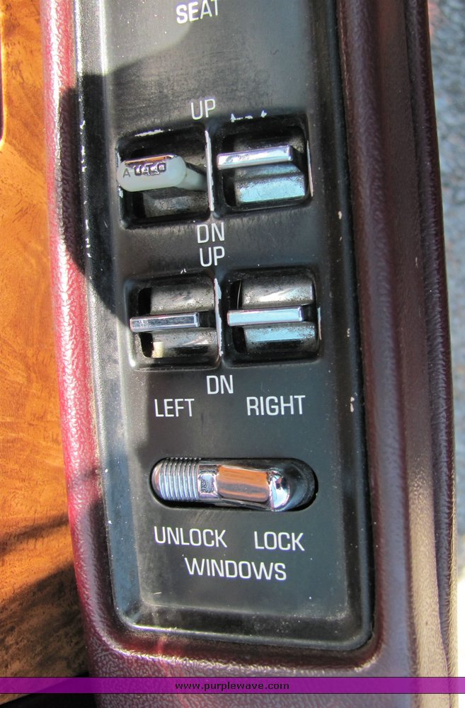 image for item 6096 1993 Buick Park Avenue