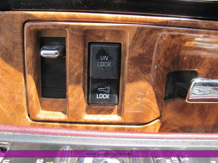 image for item 6096 1993 Buick Park Avenue