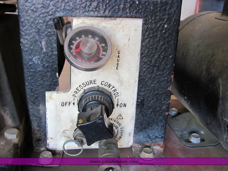 image for item 6102 Sanborn 22 gallon air compressor