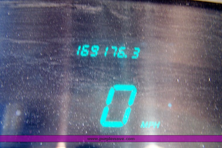 image for item 8112 1997 Lincoln Town Car Signature Series