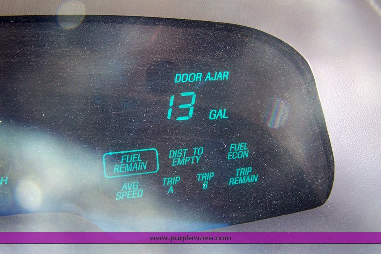 image for item 8112 1997 Lincoln Town Car Signature Series