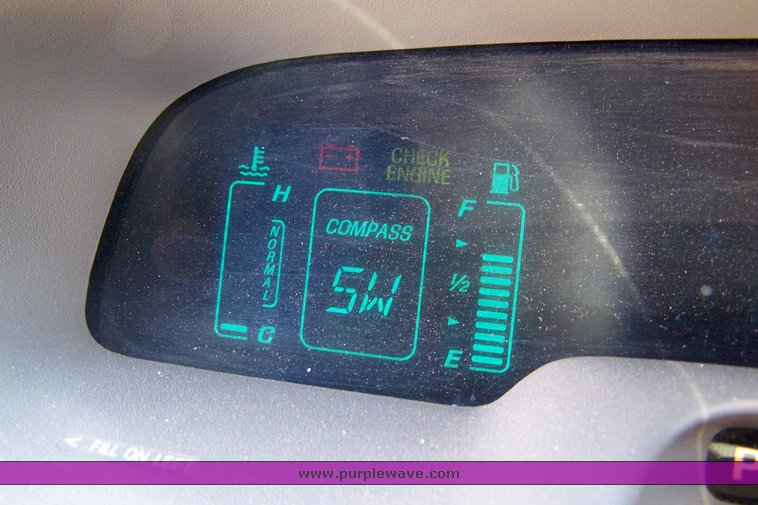 image for item 8112 1997 Lincoln Town Car Signature Series