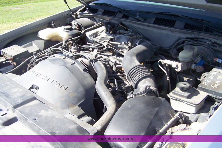 image for item 8112 1997 Lincoln Town Car Signature Series