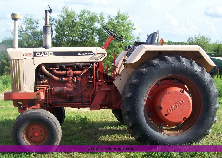 image for item 8116 1969 Case 1030 tractor