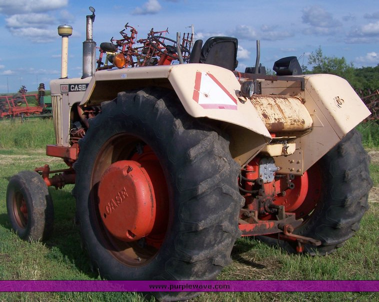image for item 8116 1969 Case 1030 tractor