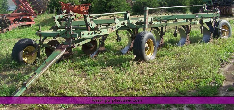 image for item 8118 John Deere 3100 plow