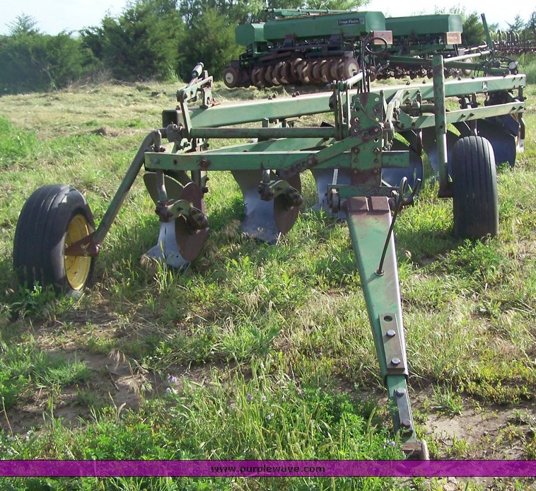 image for item 8118 John Deere 3100 plow