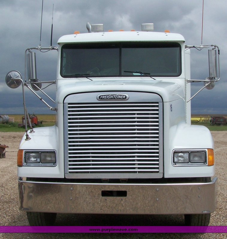 image for item 8484 1998 Freightliner Conventional FLD120  semi truck