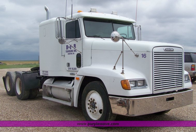 image for item 8484 1998 Freightliner Conventional FLD120  semi truck