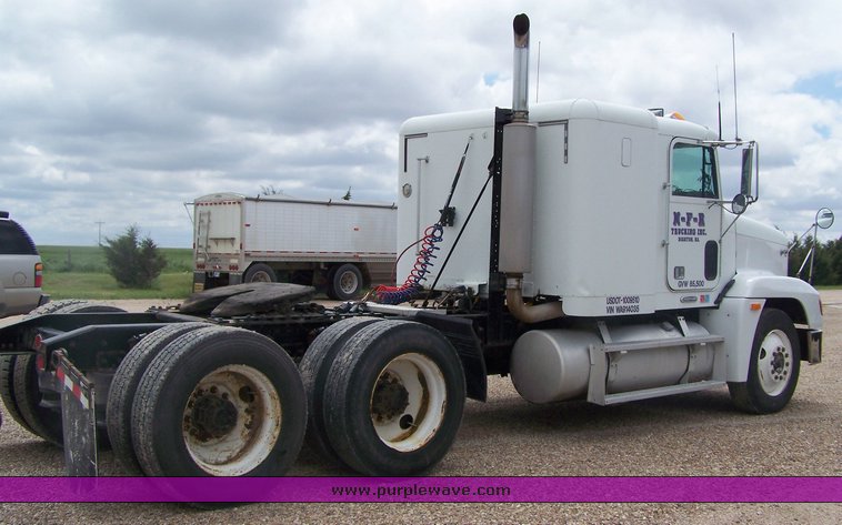 image for item 8484 1998 Freightliner Conventional FLD120  semi truck
