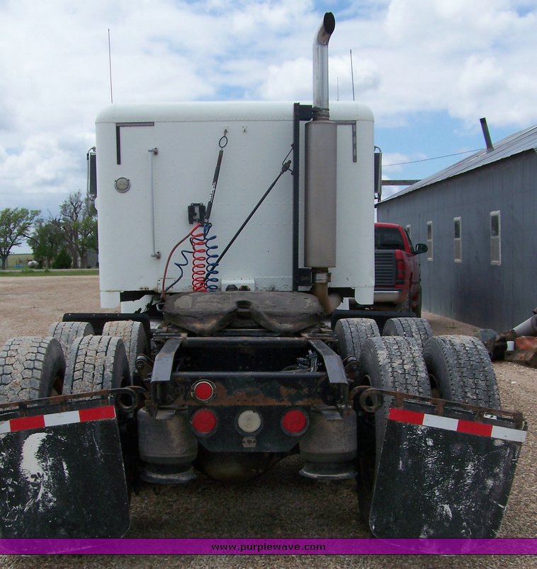 image for item 8484 1998 Freightliner Conventional FLD120  semi truck