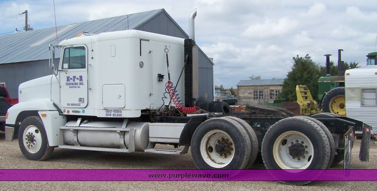 image for item 8484 1998 Freightliner Conventional FLD120  semi truck