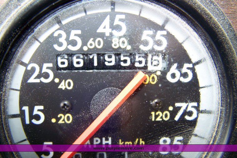 image for item 8484 1998 Freightliner Conventional FLD120  semi truck