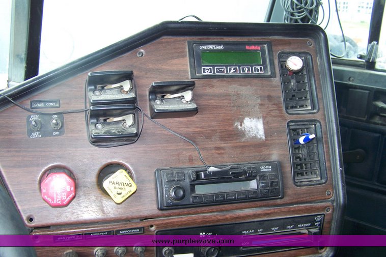 image for item 8484 1998 Freightliner Conventional FLD120  semi truck