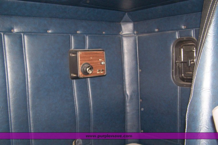 image for item 8484 1998 Freightliner Conventional FLD120  semi truck