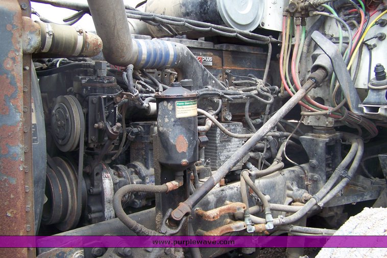 image for item 8484 1998 Freightliner Conventional FLD120  semi truck