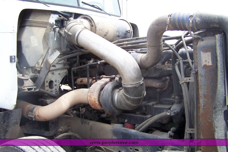 image for item 8484 1998 Freightliner Conventional FLD120  semi truck