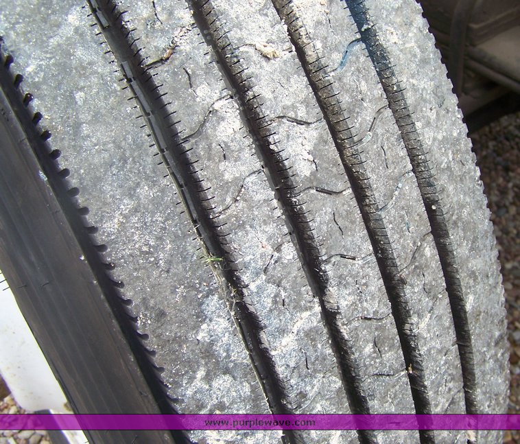 image for item 8484 1998 Freightliner Conventional FLD120  semi truck