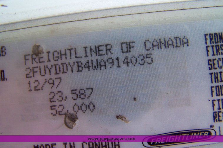 image for item 8484 1998 Freightliner Conventional FLD120  semi truck