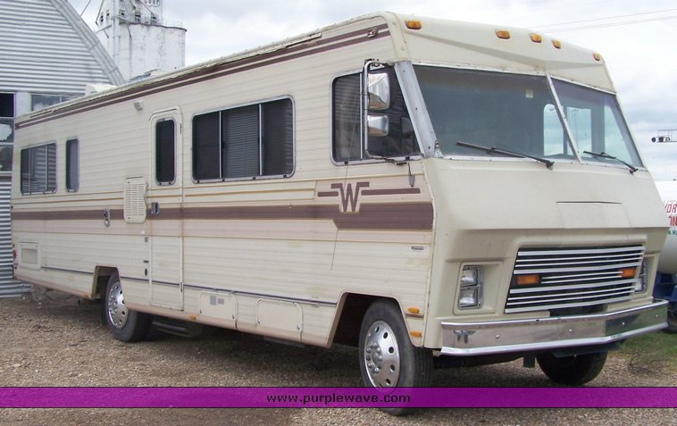 image for item 8489 1980 Winnebago  30' motor home