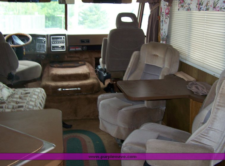 image for item 8489 1980 Winnebago  30' motor home