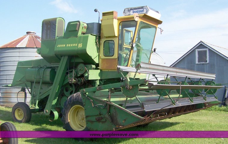 image for item 8495 John Deere 95 combine
