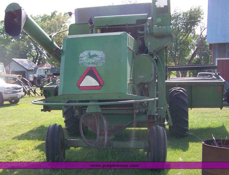 image for item 8495 John Deere 95 combine